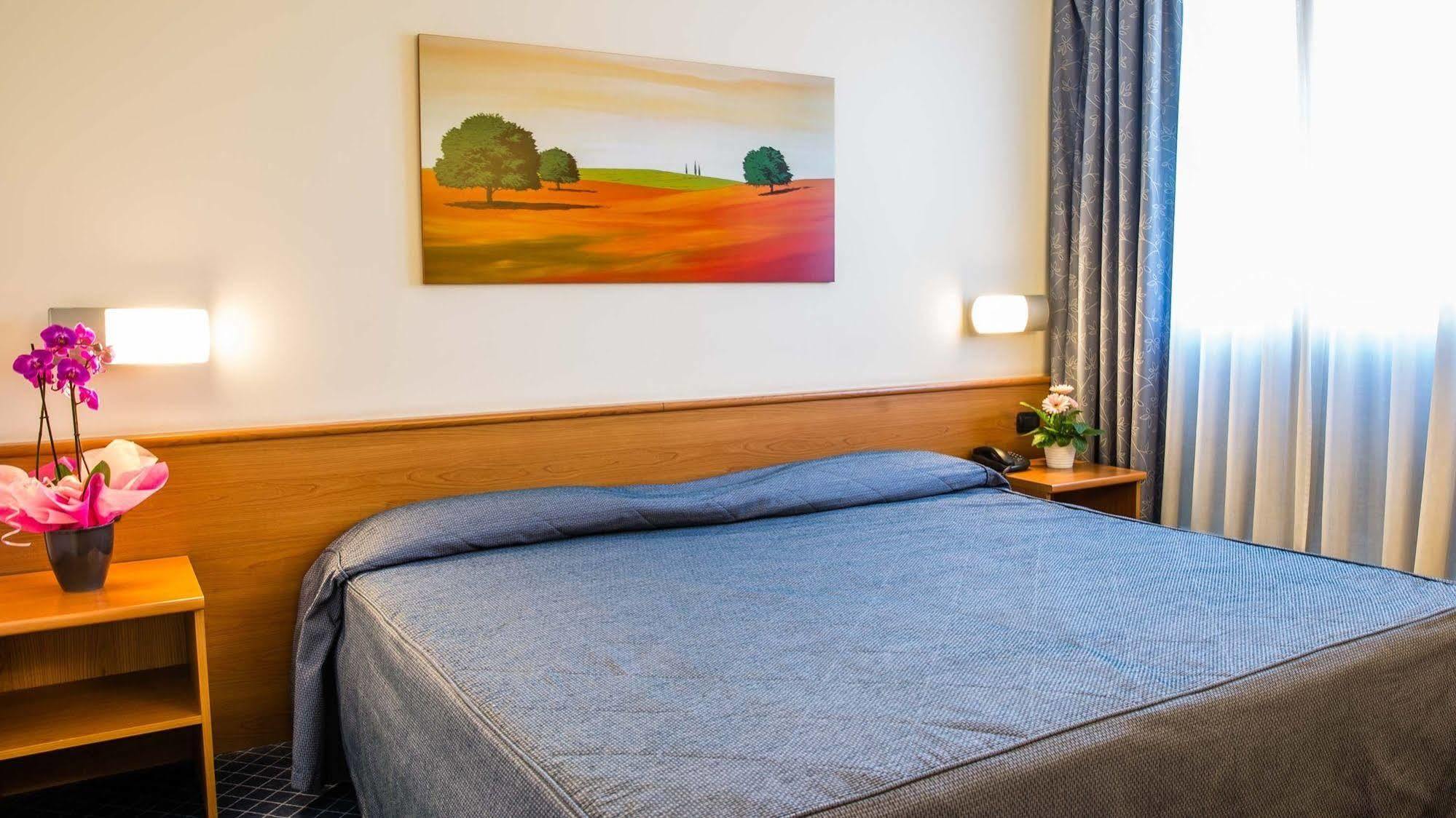 Hotel Gallia 3*